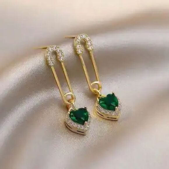 Elegant 925 Silver Posts  Gold and Green Rhinestone Heart Earrings - Picture 1 of 6